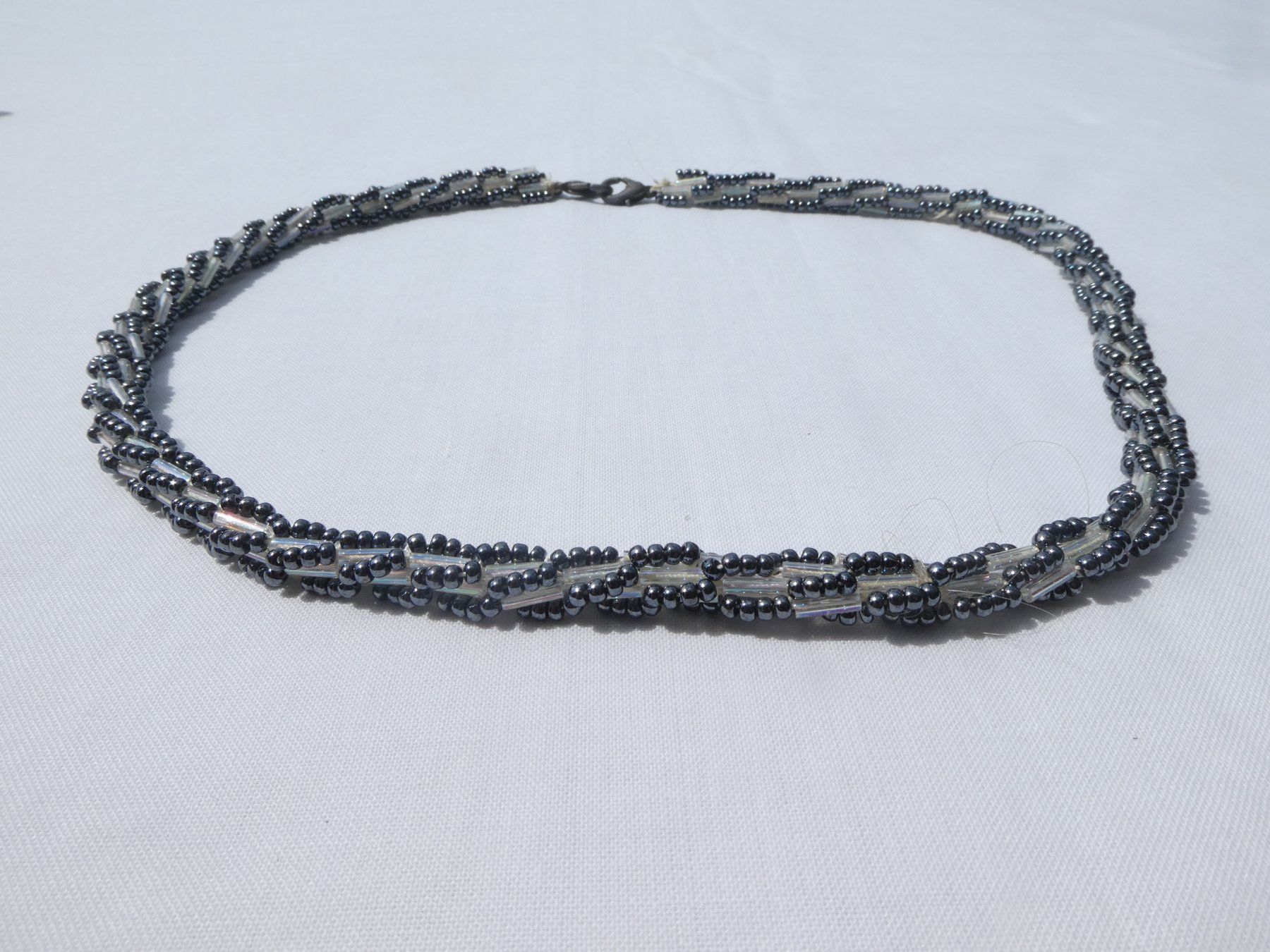 Ketten: Vintage-Kette mit Rocailles-Perlen und Stäbchen, Länge 48cm – Gebraucht aus Gattikon von kaandooh