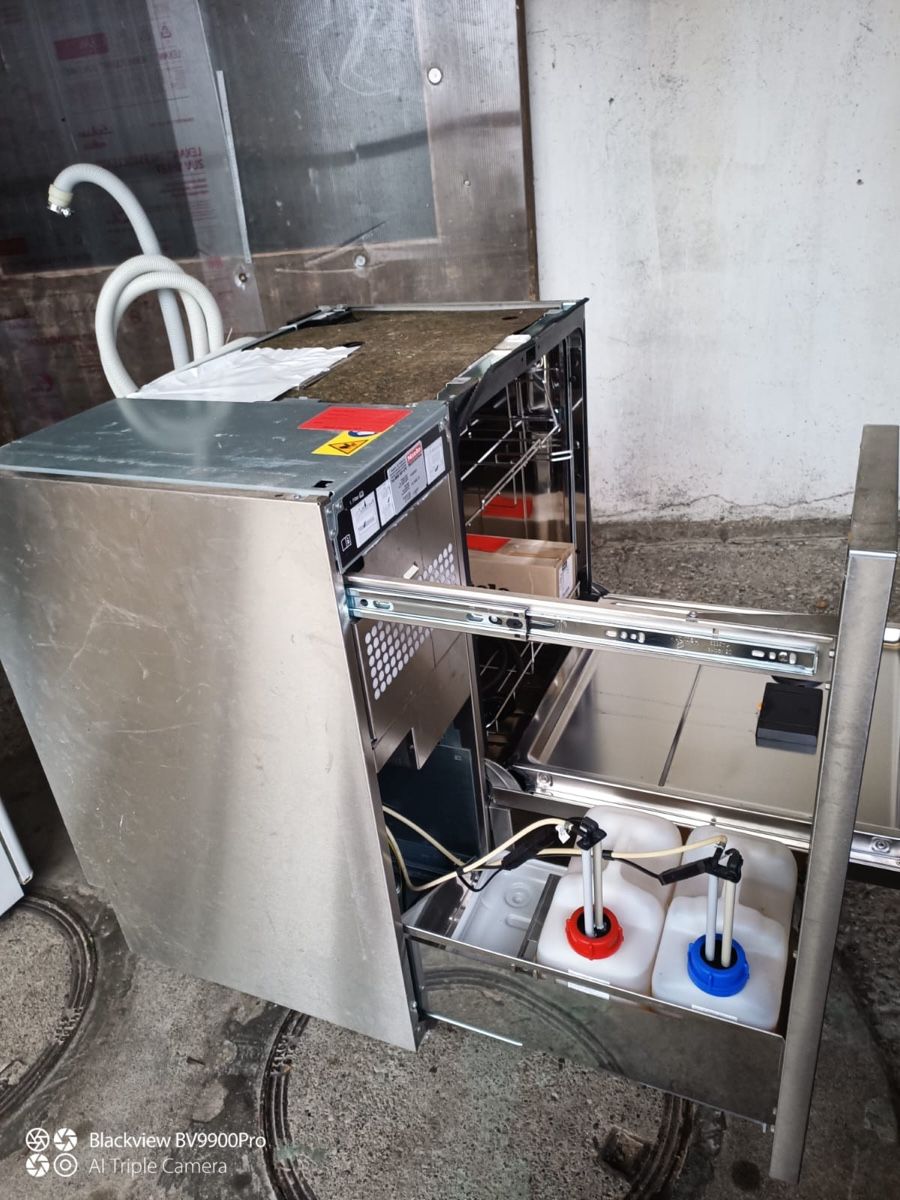 Miele Lavastoviglie: Miele Professionale Spülmaschine – Usato da Biel/Bienne venduto da Husseinsheikho 2