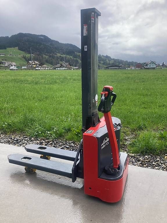 Carrelli elevatori e a forche: Hochhubwagen Linde MN10i Elektro – Usato da Rothenthurm venduto da FHS6418