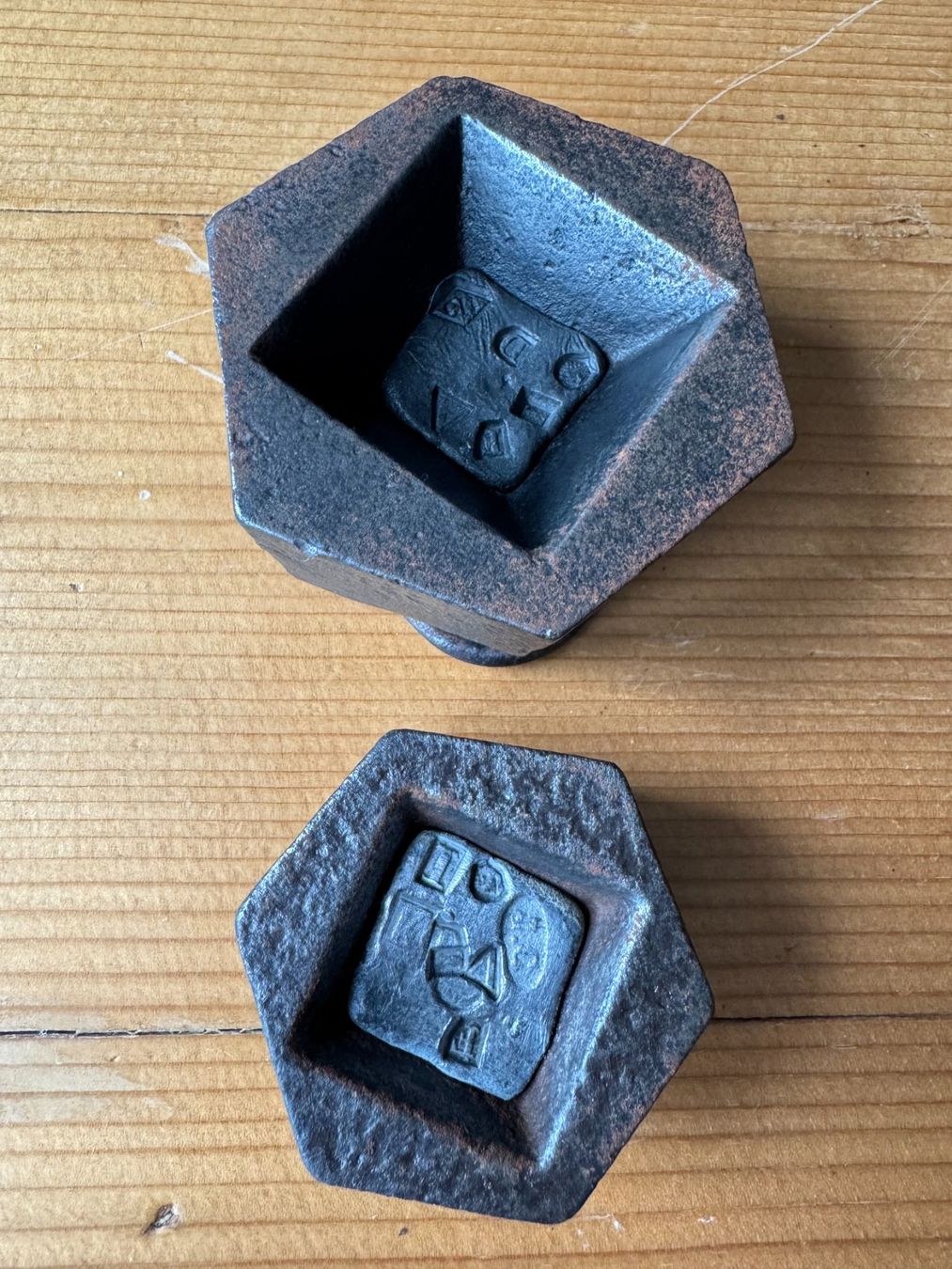Bilance e pesi: 2 Antike Gewichte zu Sackwaage – Usato da Siebnen venduto da Trans-Am 4