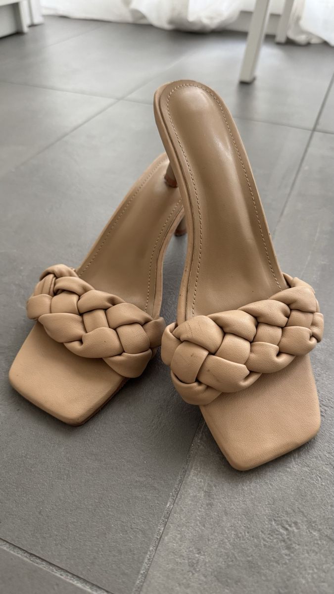 Scarpe da donna: Beige heeled mules – Usato da Zürich venduto da yan_5ydb