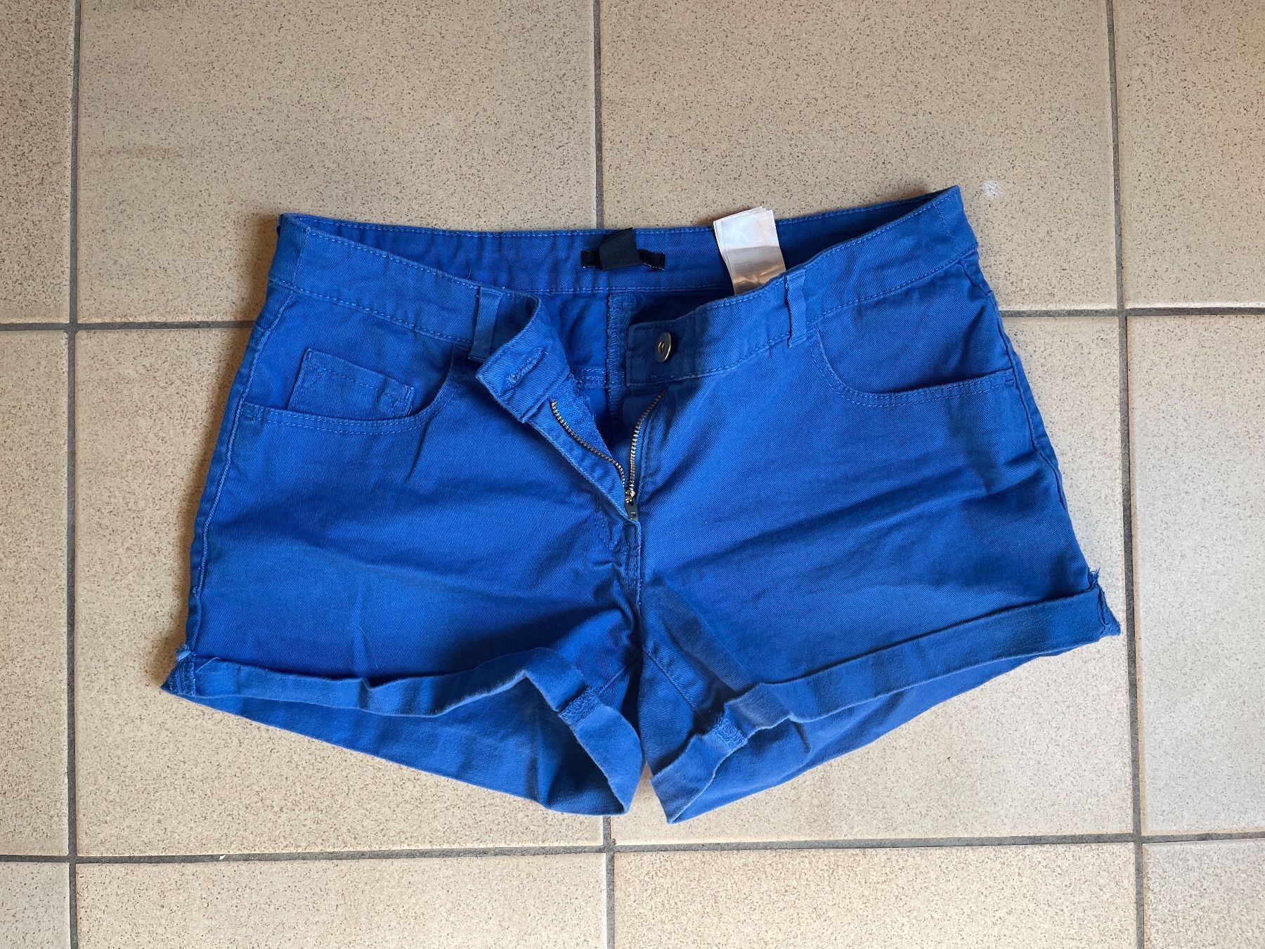H&M Pantaloni: short femme H&M taille 38 – Usato da féchy venduto da sauciflard53