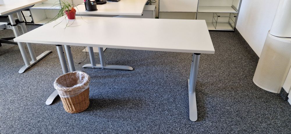 Scrivanie: Arbeitstisch/Pult – Usato da Langendorf venduto da Zeroblack