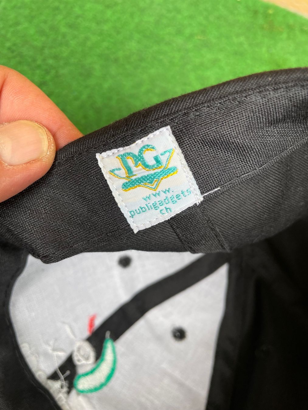 Copricapi, berretti & cappellini: Vintage Y2K Logitech Cap Computer – Usato da Zürich venduto da le_souk 6