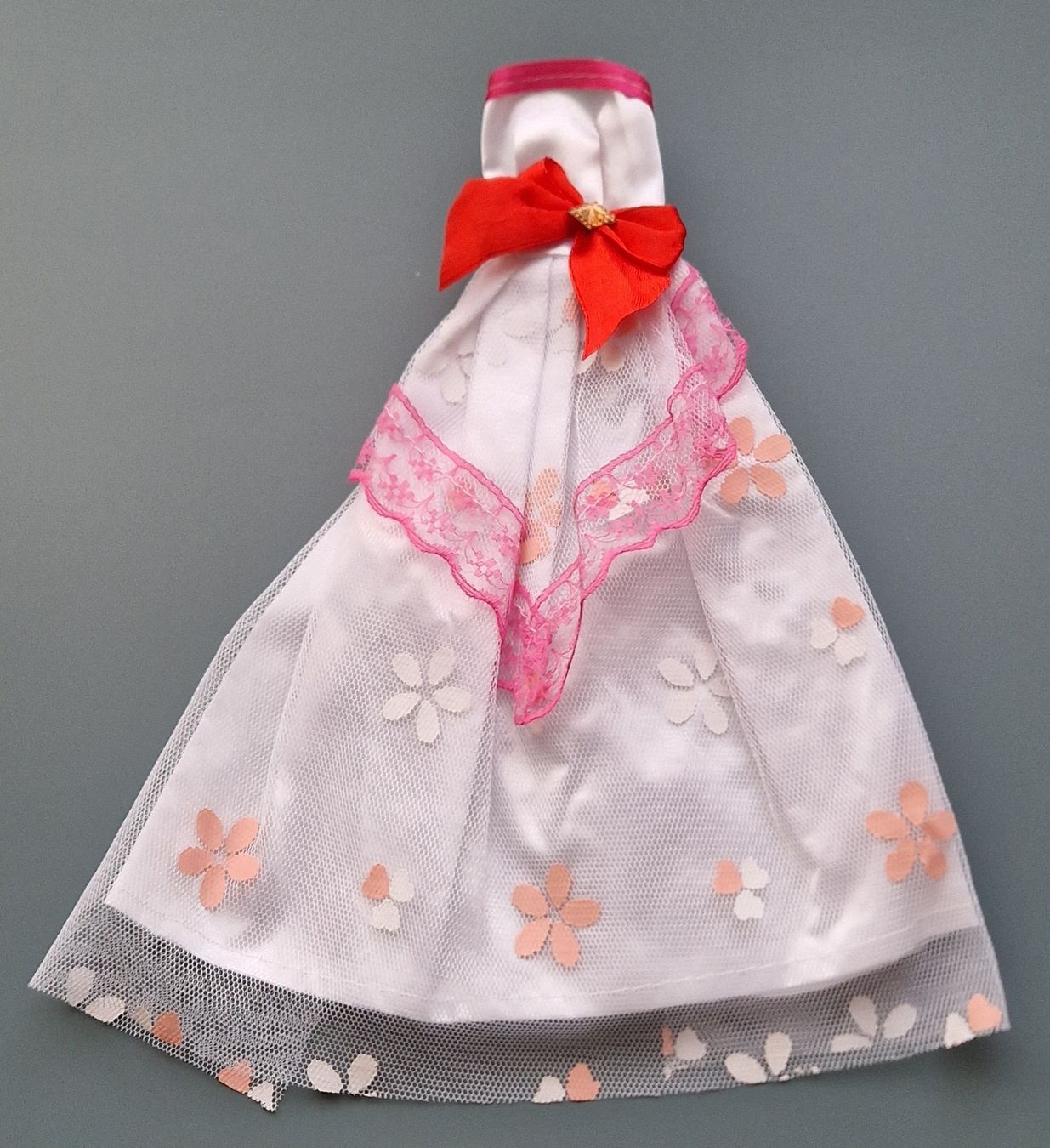 Bambole: Robe pour Barbie – Usato da Couvet venduto da Pioune