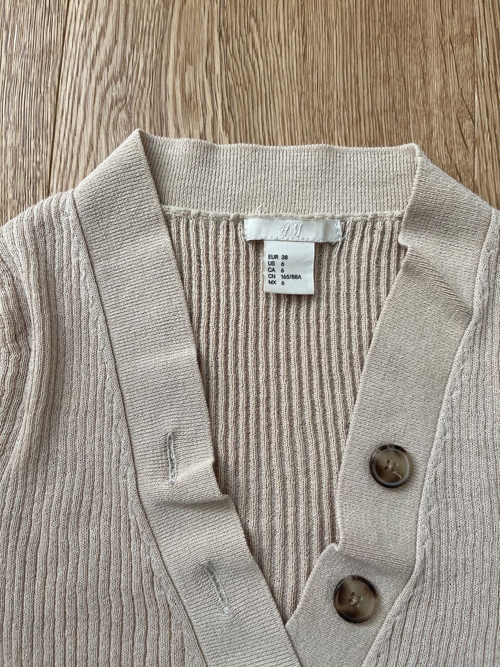 H&M Top: H&M Geripptes Shirt, Gr. 38 – Usato da Interlaken venduto da fbnscl 1