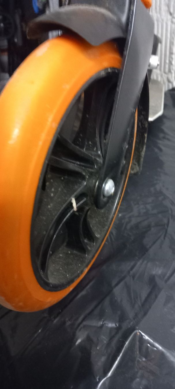 Scooters: Tretroller weiss orange gebrauchte Zustand – Gebraucht aus Zürich von Reyniii 1