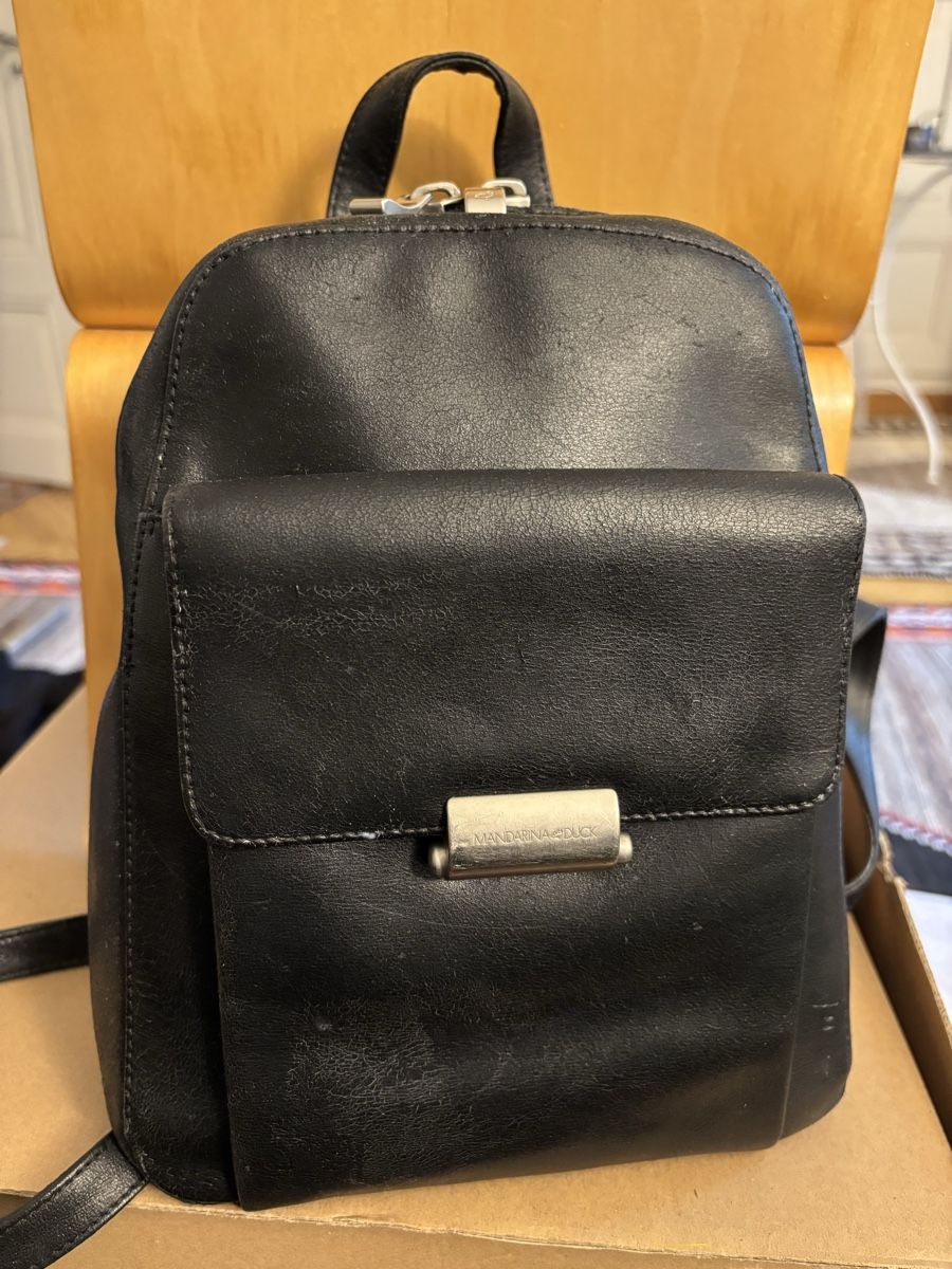 Mandarina Duck Rucksäcke: Mandarina Duck Lederrucksack – Gebraucht aus Bern von Himmelsherold