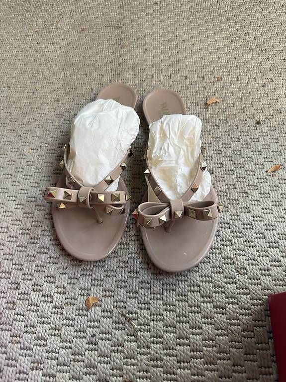Damenschuhe: Valentino Garavani Rockstud Flip-flops – Gebraucht aus Bolligen von Feremez 2