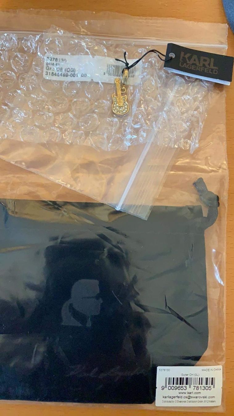 Swarovski Ciondoli: Karl lagerfeld pendentif neuf Swarovski – Nuovo e nell'imballaggio originale da Petit-Lancy venduto da Roubs37 5