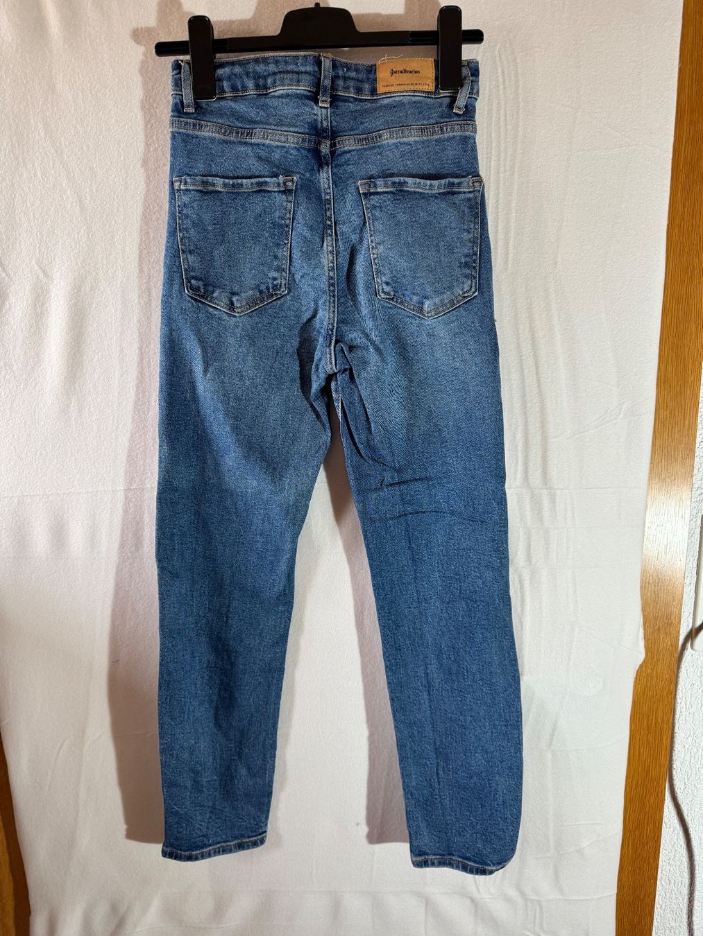 Stradivarius Jeans: Stradivarius Mom Jeans mit Strasssteinen Gr. 36 – Usato da Grosswangen venduto da second_hand_dress 5
