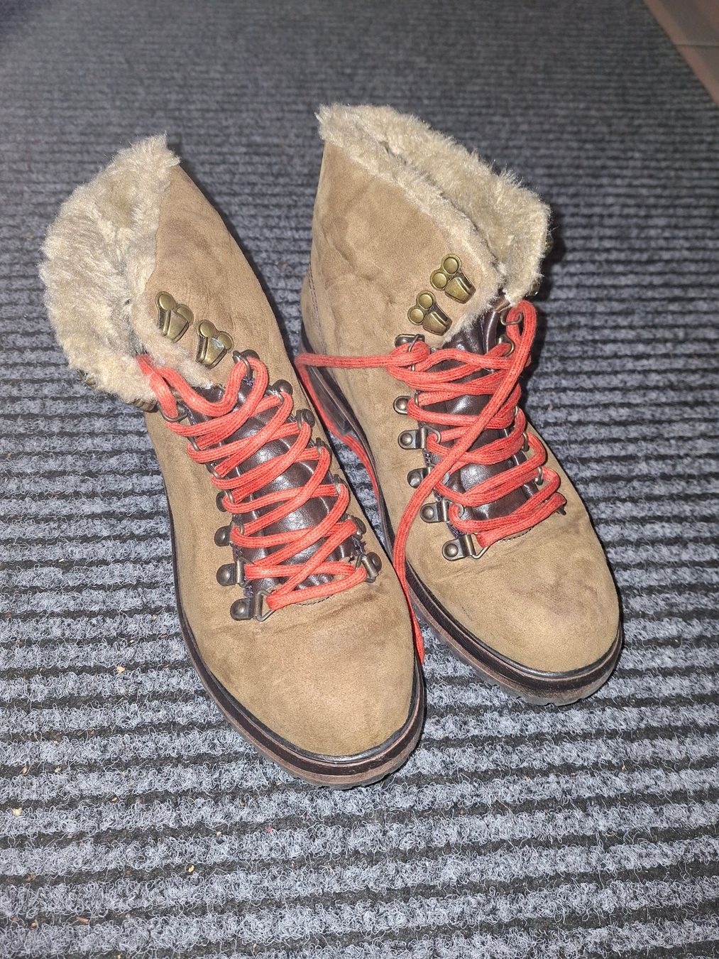 Dosenbach Damenschuhe: Winterschuhe mit Profil braun – Gebraucht aus Oberwil/Dägerlen von Dominique1606 1