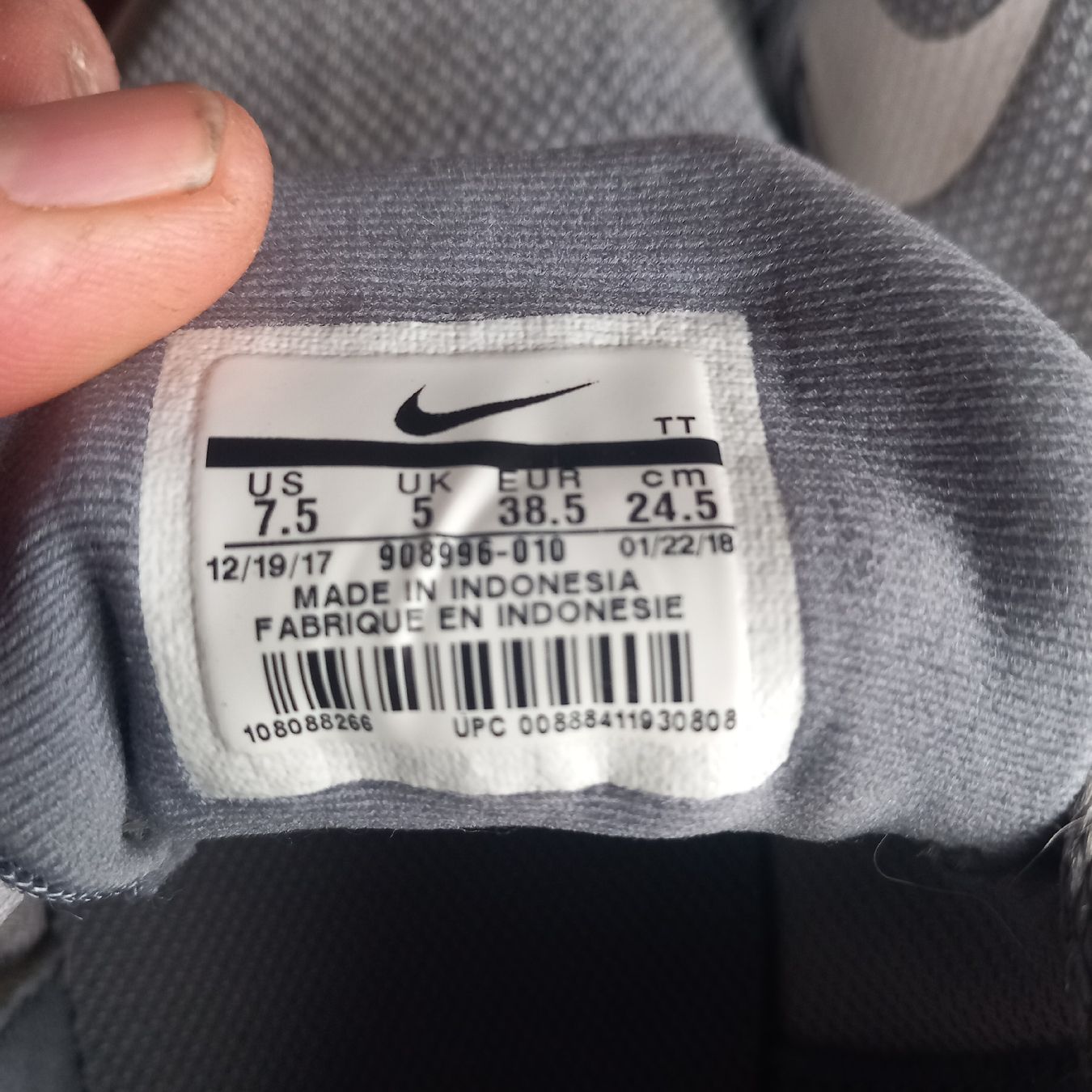 Nike Scarpe da uomo: basket nike taille 38,5 – Usato da Chavannes-de-Bogis venduto da senator635 2