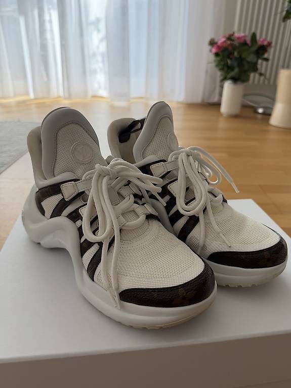 Louis Vuitton Damenschuhe: Louis Vuitton Sneaker – Gebraucht aus Liestal von adn_5js2