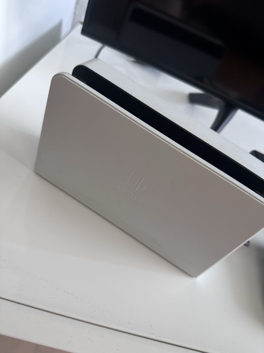 Nintendo Console: Nintendo Switch OLED Konsole weiss mit Hülle – Usato da Jona venduto da Lulu3105 3