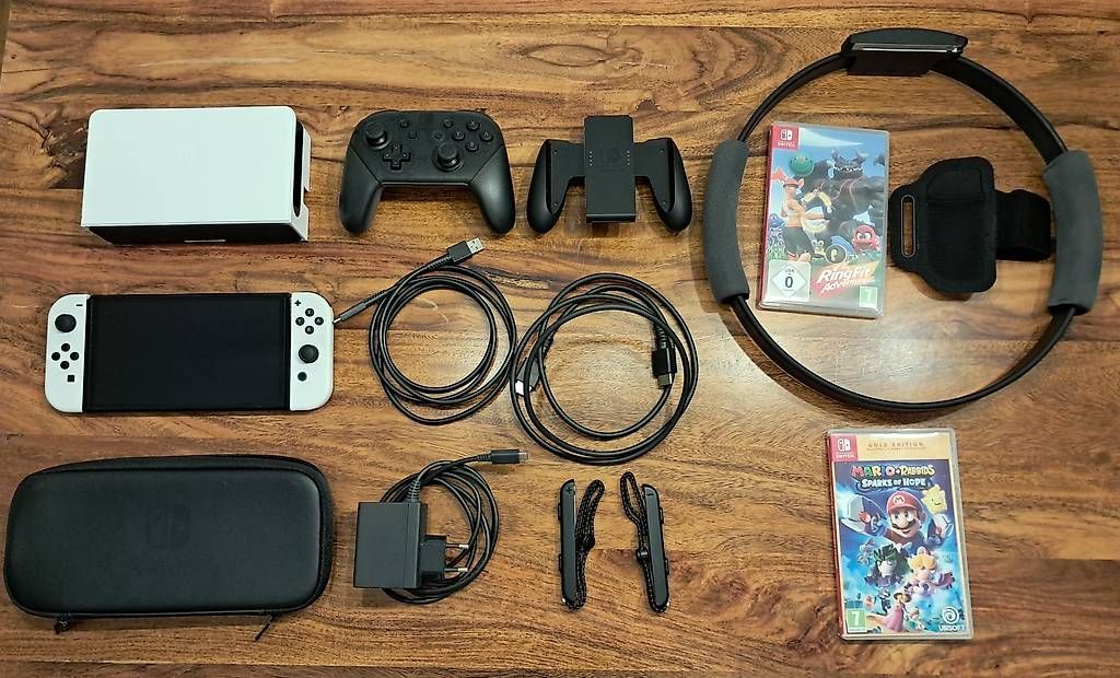 Nintendo Console: Nintendo Switch OLED mit Zubehör und Games – Usato da Speicher venduto da bartols 1