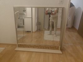 Grosser Wandspiegel mit speziellem Muster