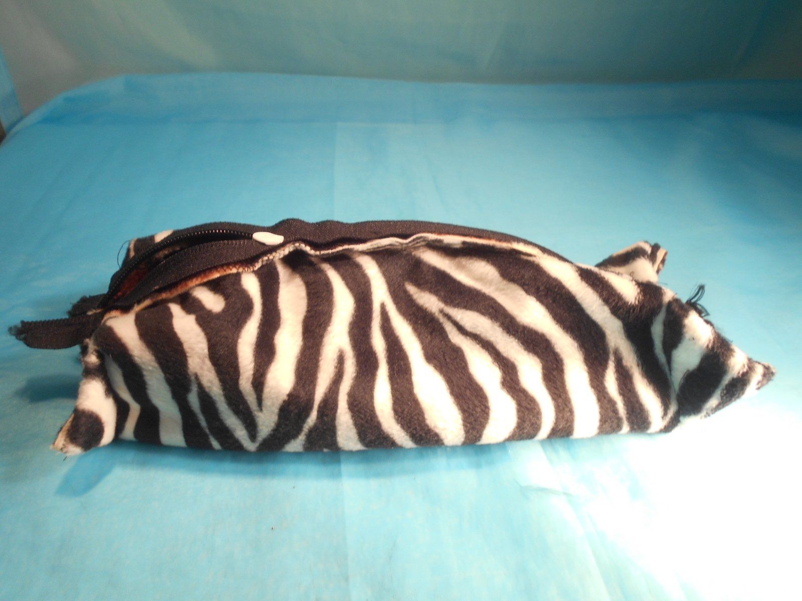 Altro in Scrittura & Disegno: Griffeletui aussen Giraffe, innen: Zebra – Usato da Bellach venduto da JingleCherry 2