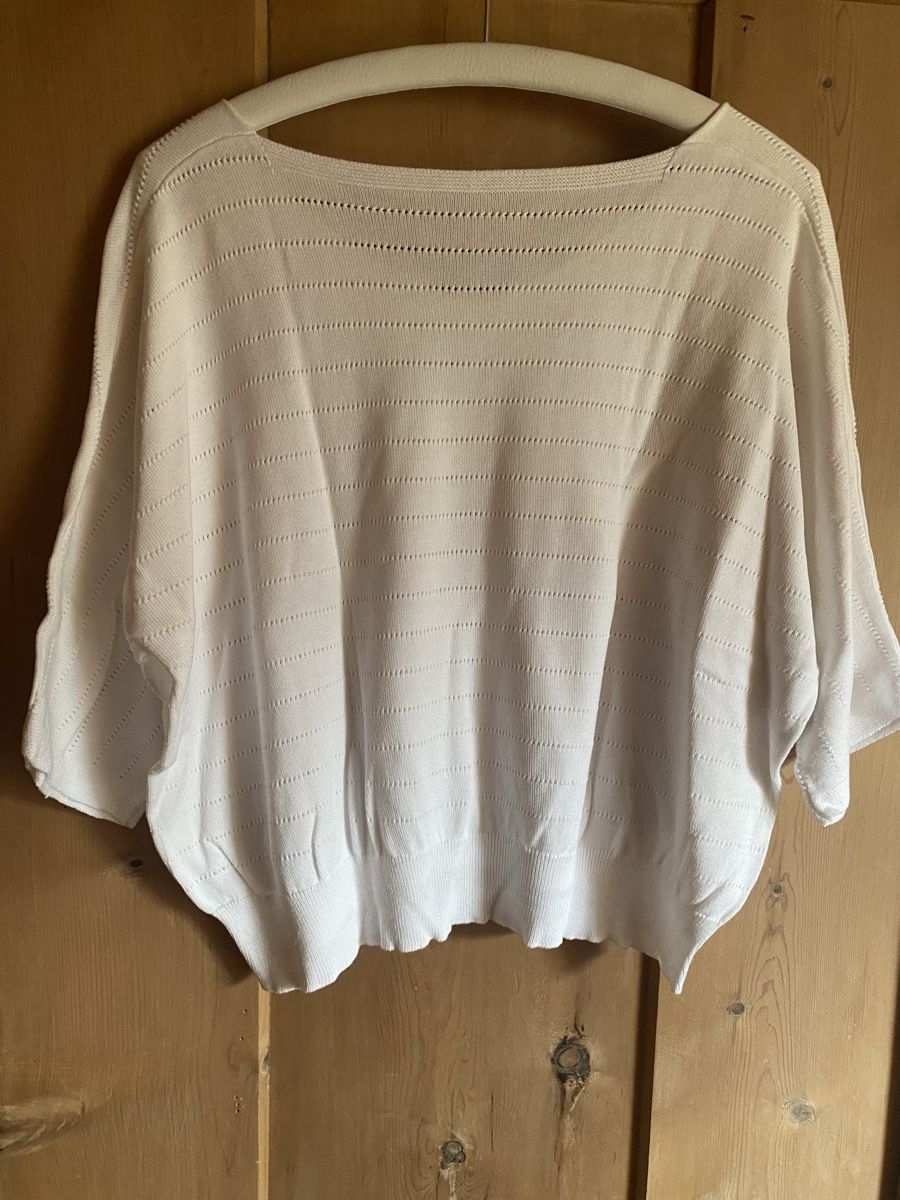 T-shirt: Leichtes Strickshirt mit Fledermausärmeln Größe L – Usato da Scuol venduto da frosch85 1
