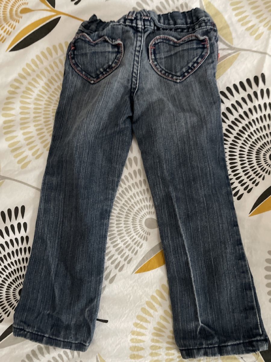 Pantaloni: Pantalon fille taille 98 – Usato da MARLY venduto da AISLEE 2
