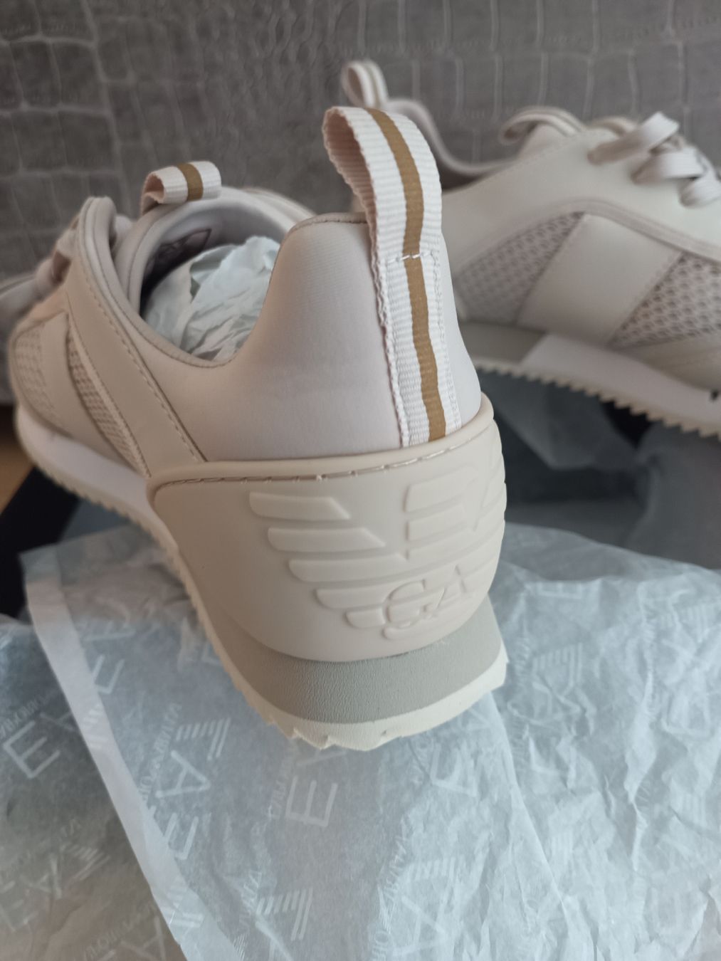 Armani Scarpe da uomo: Emporio Armani EA7 Sneakers Beige 42 – Nuovo e nell'imballaggio originale da Frümsen venduto da Swissline90 4