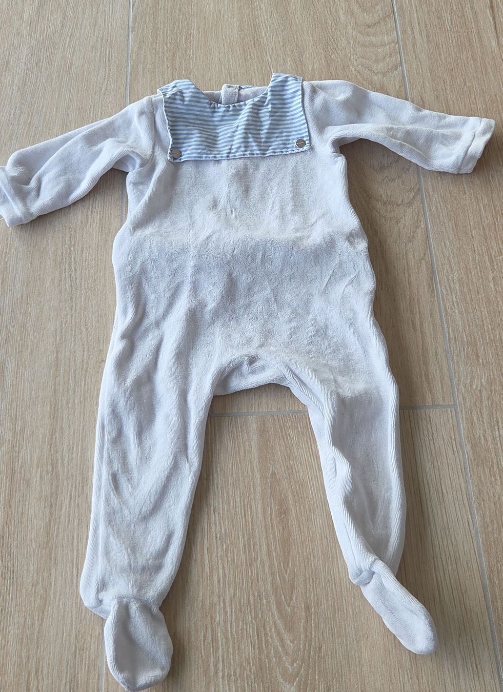 Pyjamas: Pyjama bébé en velours blanc et bleu rayé - Taille 6 mois – Neuf (Voir description) à Neuchâtel par bilao