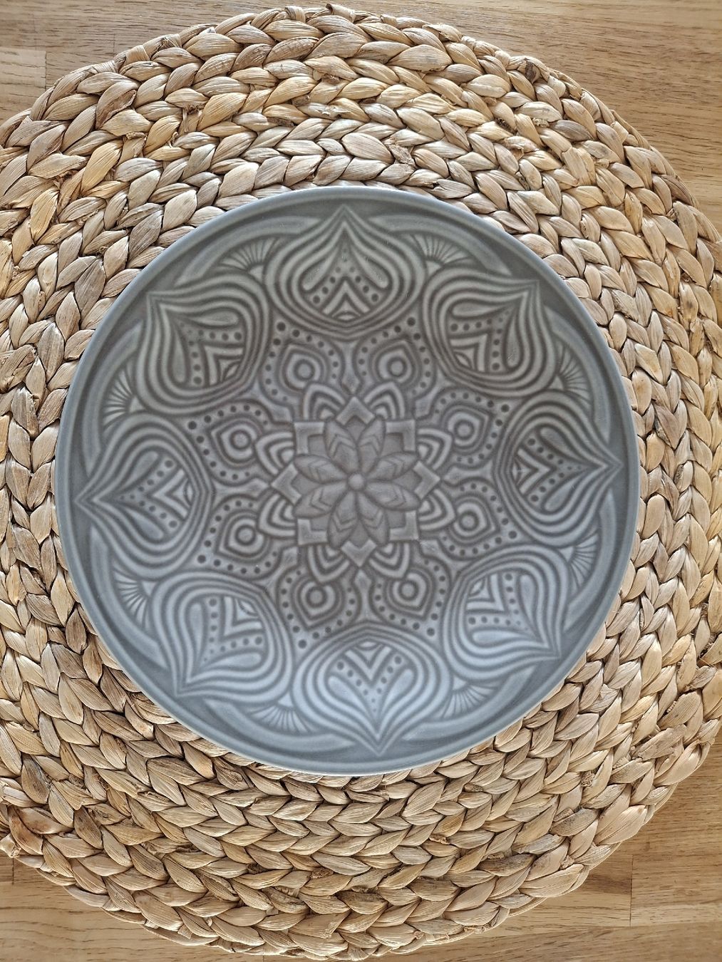 Teller: Dekorative Keramikteller Mandala-Muster grau Durchmesser 20  – Gebraucht aus Hüntwangen von kewpie123