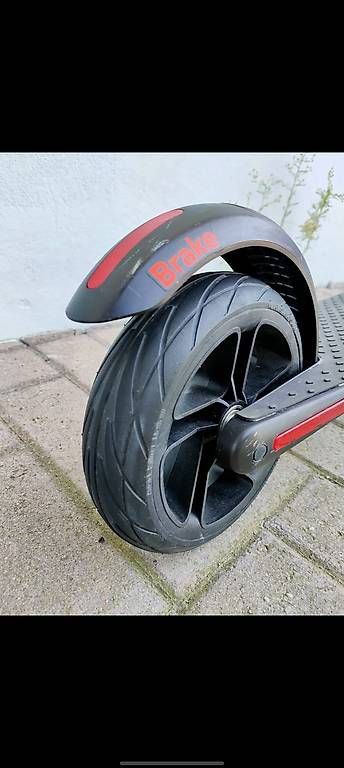 Kickboard: Ninebot Segway ES4 (E-Scooter) – Usato da Grüningen venduto da har_pc7d 1