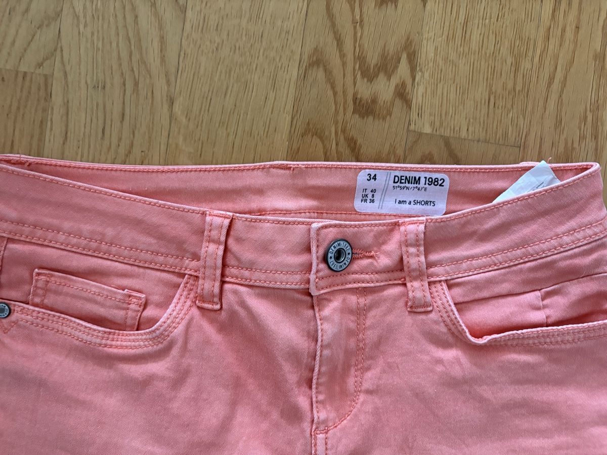 Lotti di vestiti: Shorts & Stoffhose Mädchen / Damen Gr. 34 – Usato da Beromünster venduto da msklef 5