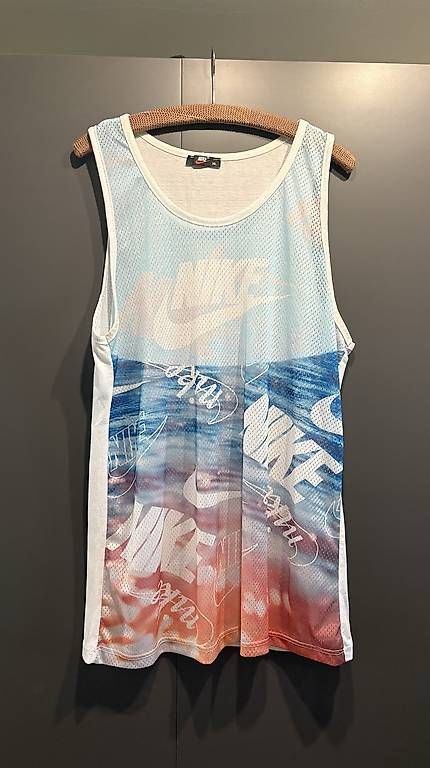 Top: Nike Tanktop  Bunt – Usato da Schaffhausen venduto da silas.