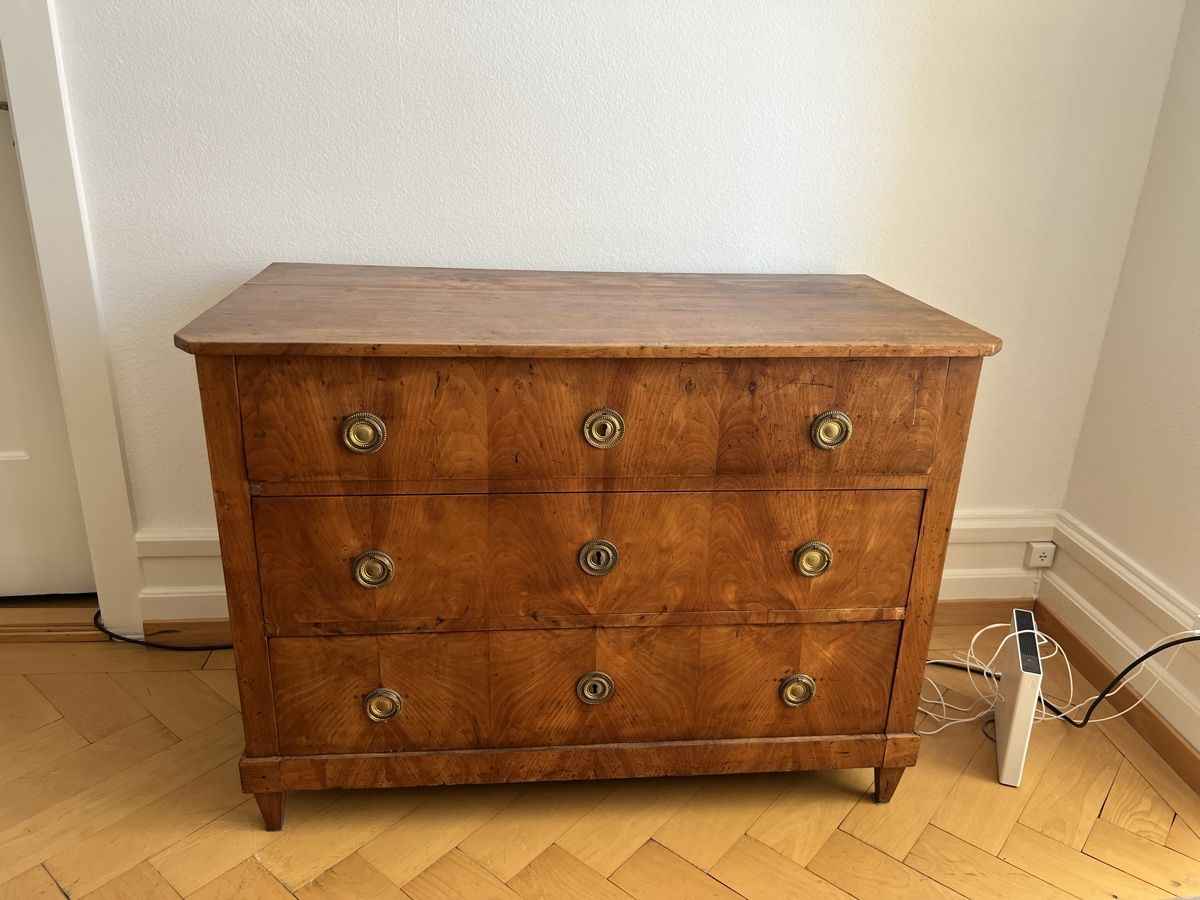 Kommoden: Antik Kommode aus Holz massiv – Gebraucht aus Zürich von pil_6gbb