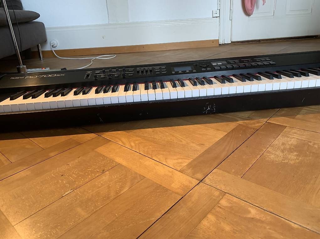 Strumenti musicali: Stage Piano - Roland RD-700sx – Usato da Biel/Bienne venduto da noe_k767 2