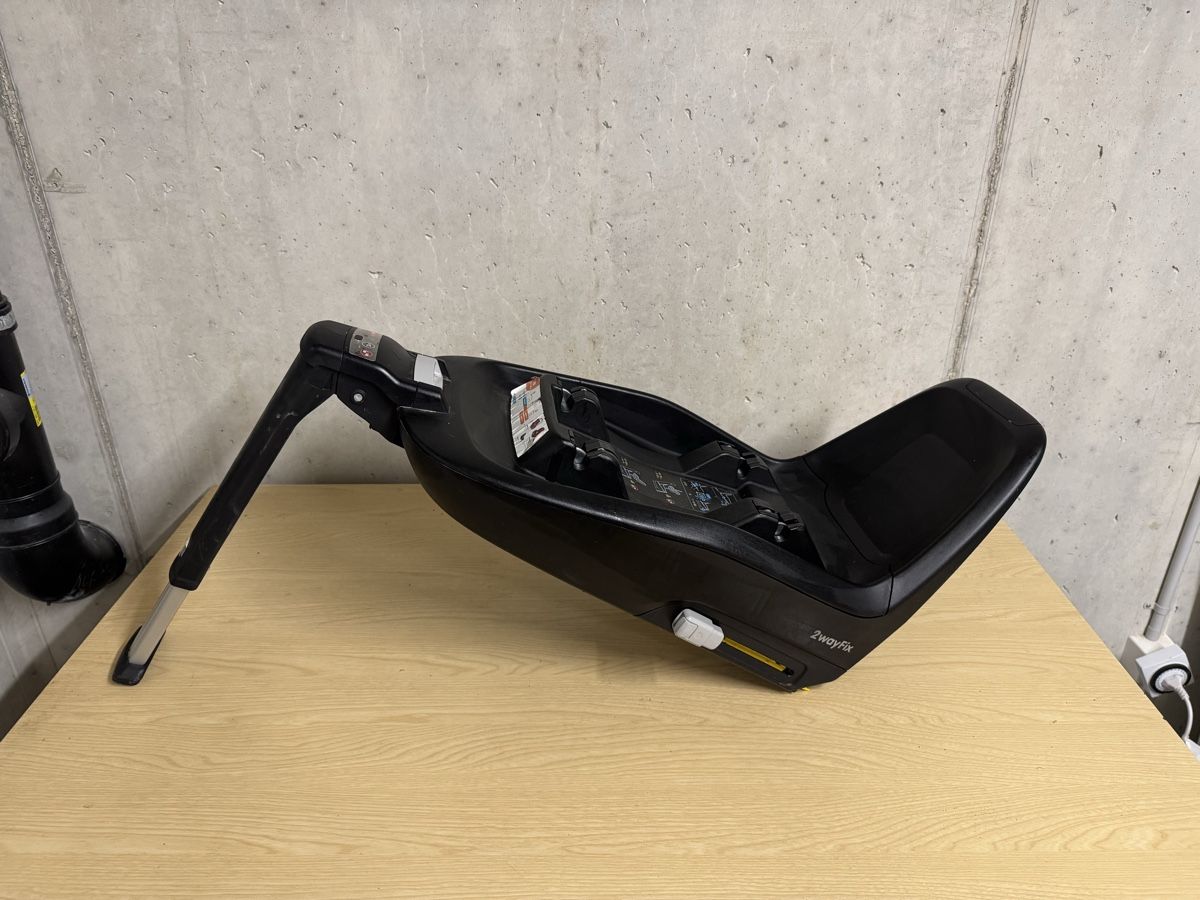 Seggiolini per auto: 2 wayfix Basisstation  – Usato da Brügg BE venduto da Rem_R88 2
