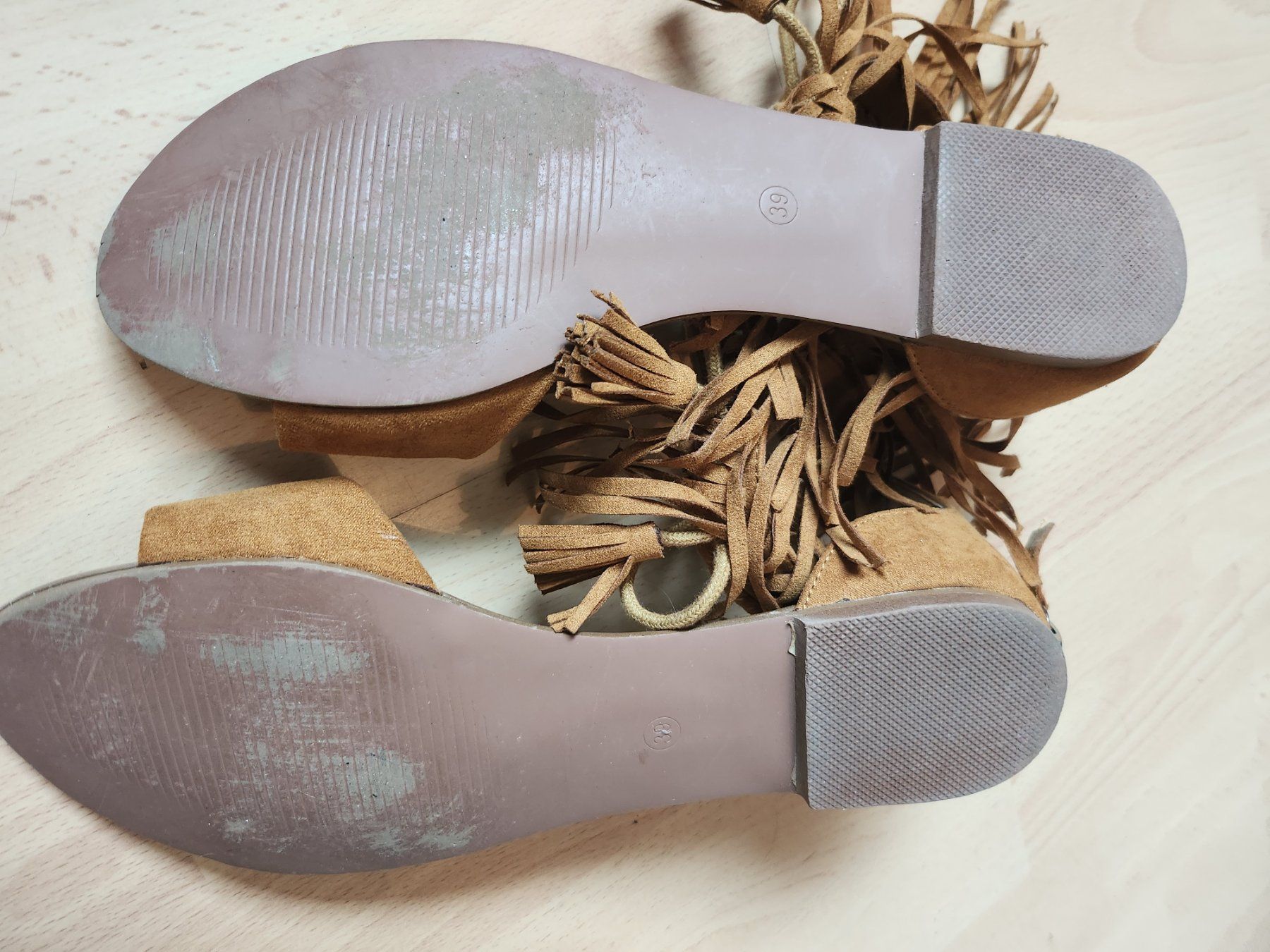 Scarpe da donna: Sandalen mit Fransen – Usato da Kefikon TG venduto da Livline 1