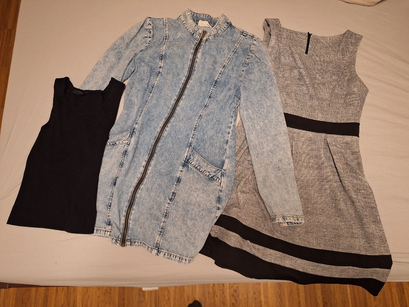 Lotti di vestiti: Kleiderpaket: Jeansjacke, Kleid, Oberteil – Nuovo (secondo la descrizione) da Regensdorf venduto da Schmim