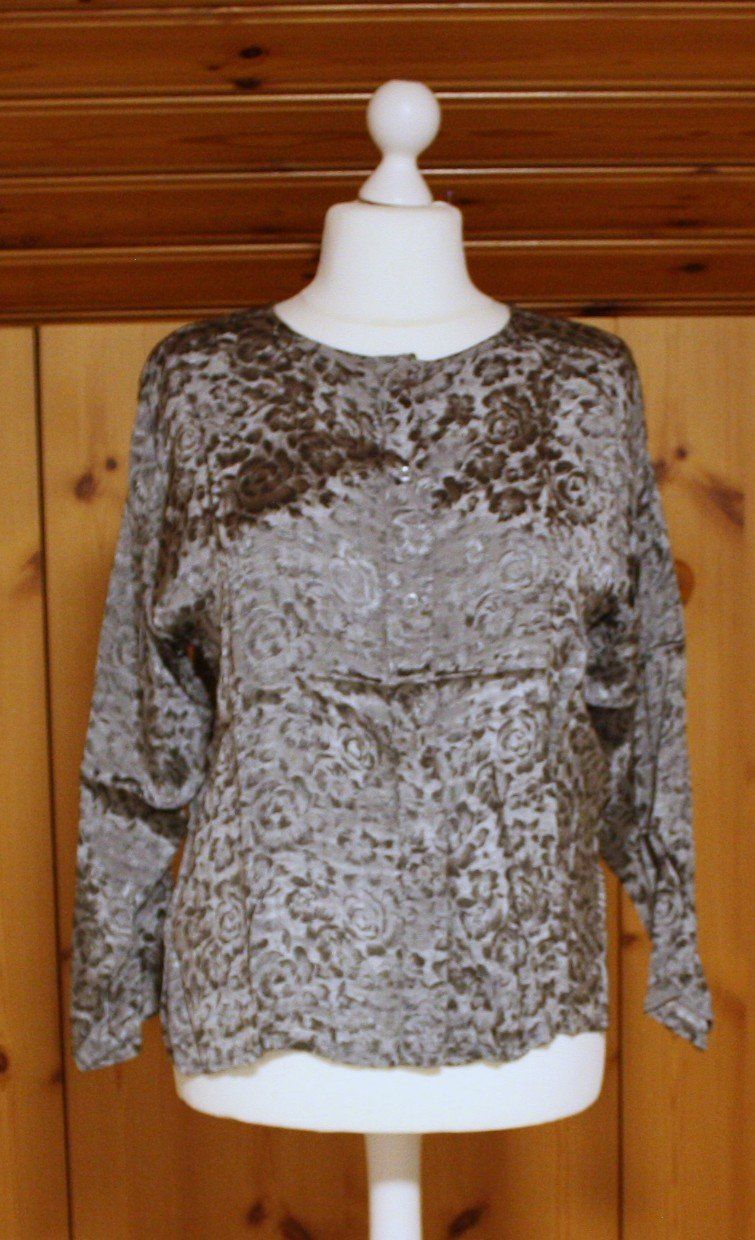 Blusen: Bluse schwarz-silber Gr. M – Gebraucht aus Flüelen von Diversicum-Vintage