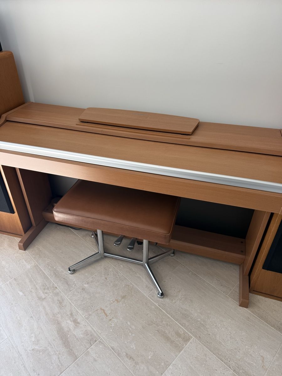 Yamaha Strumenti musicali: Yamaha E-Piano inkl. passendem Klavierstuhl – Usato da Winterthur venduto da Benjiro11 5