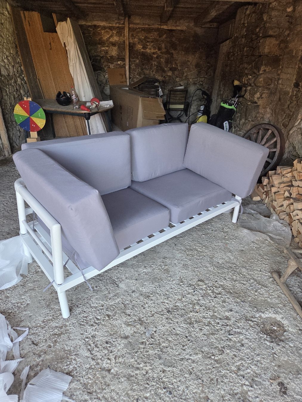 Sofas: Gartensofa Zweisitzer weiss hellgrau neuwertig – Neu (gemäss Beschreibung) aus Willisau von max_2ttp