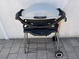 Weber Q1200 Gasgrill mit Seitentischen,Rollwagen & Abdeckung