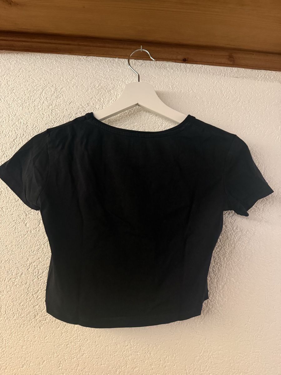 Primark T-shirt: Schwarz T-Shirt Primark – Usato da Bolligen venduto da lee_orange 1
