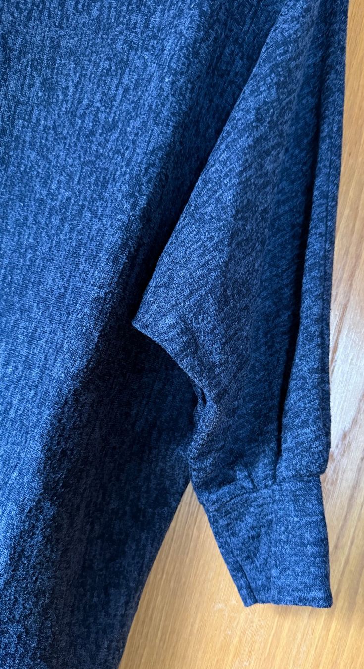 Pulls & Sweat-shirts: Pulli Today, grau-schwarz-blau – D'occasion à Zäziwil par kreative-ideen 3