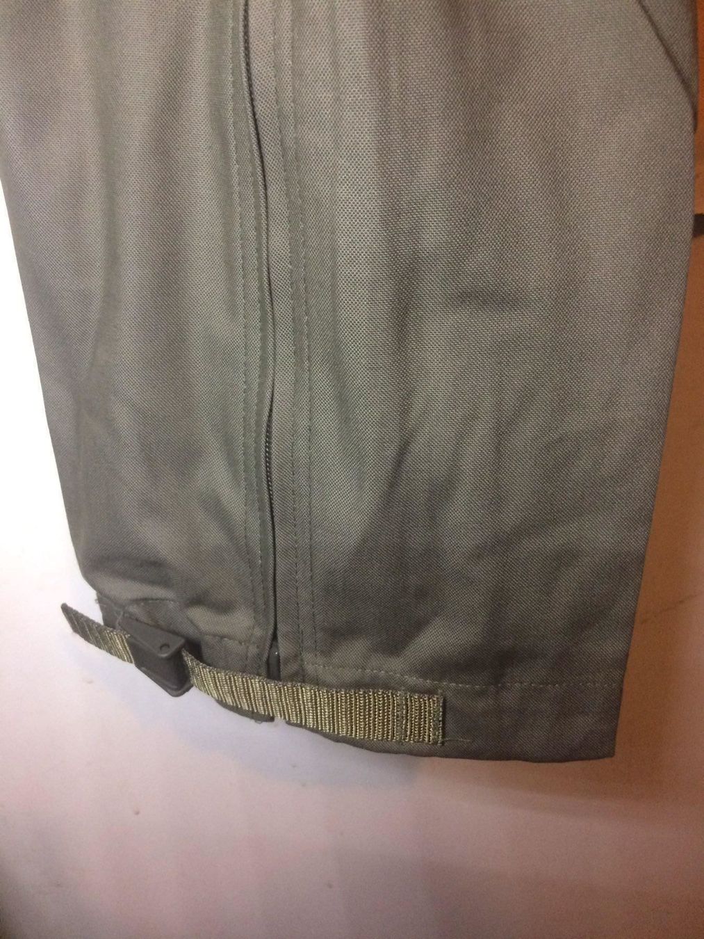 Schweizer Armee Pantaloni: Schweizer Armee Militär Uniform Windschutzhose Gr.48/76 – Usato da Madiswil venduto da TEMISO 2
