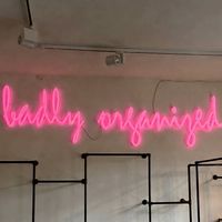 XXL LED Neon Leuchtschriftzug «badly organized»  ca. 2.7 m