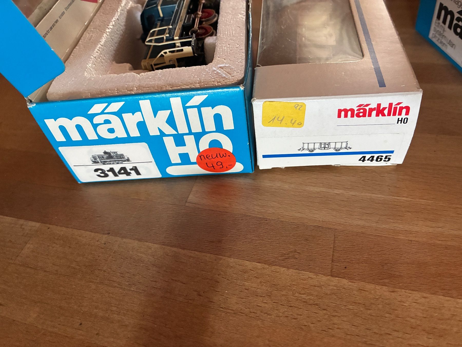 Märklin Modelleisenbahnen: Märklin 2 Loks mit Güterwagen – Gebraucht aus Reigoldswil von Frog40 3