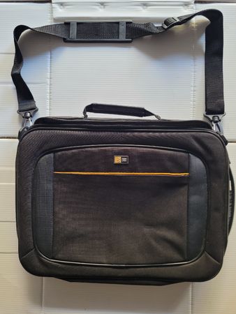 Laptop Tasche Case Logic schwarz mit Schultergurt