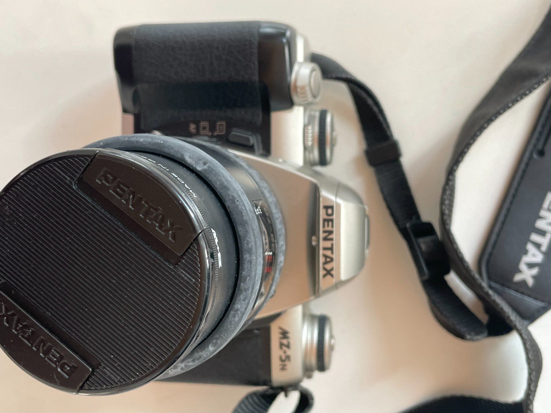 Pentax Fotocamera: Pentax Spiegelreflexkamera MZ-5n- Analogtechnik – Usato da Chur venduto da han_l9xx 2