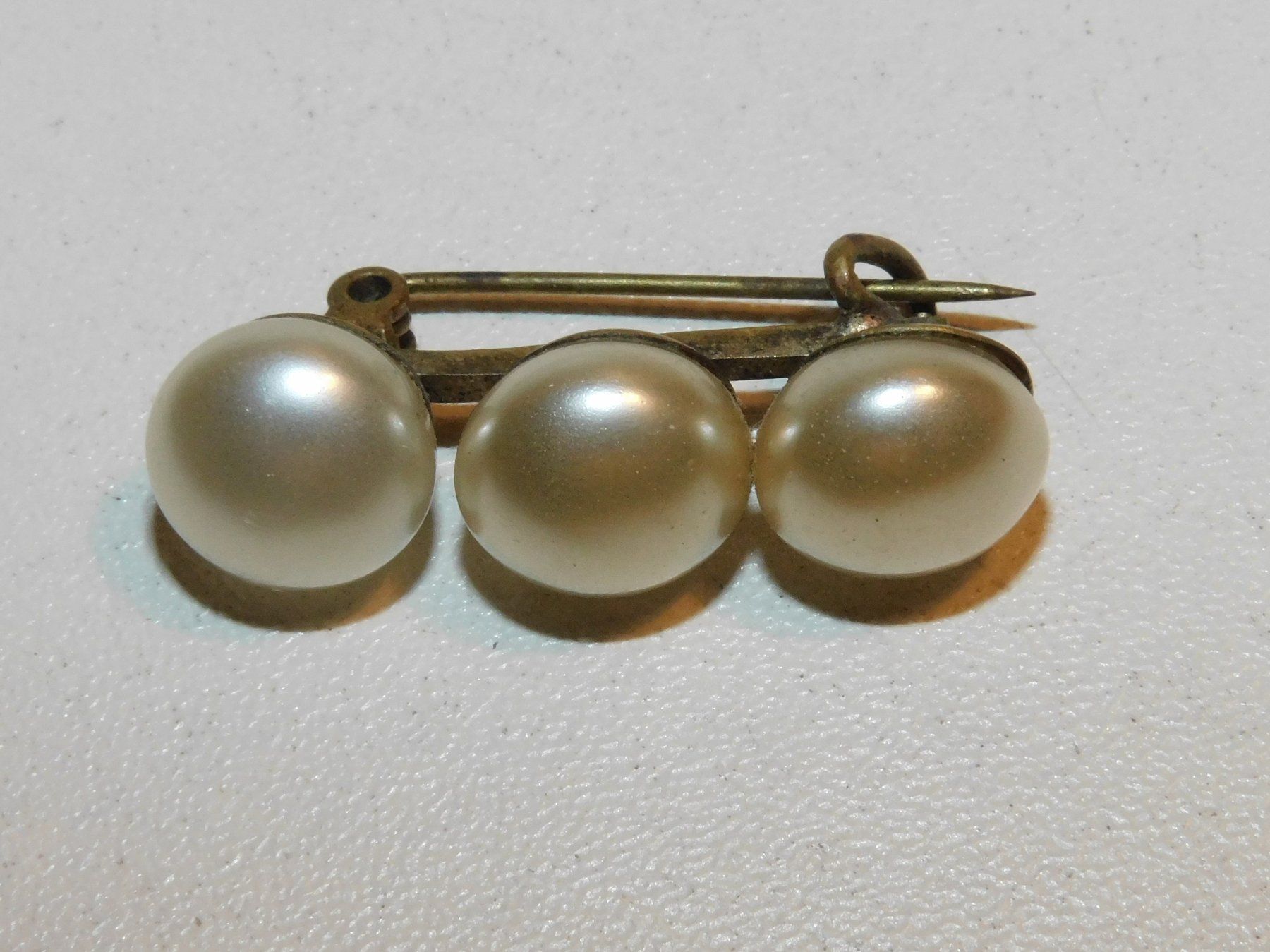 Broschen & Nadeln: Brosche alte kleine Brosche  3 x 1.8 cm – Gebraucht aus Sursee von 76 2