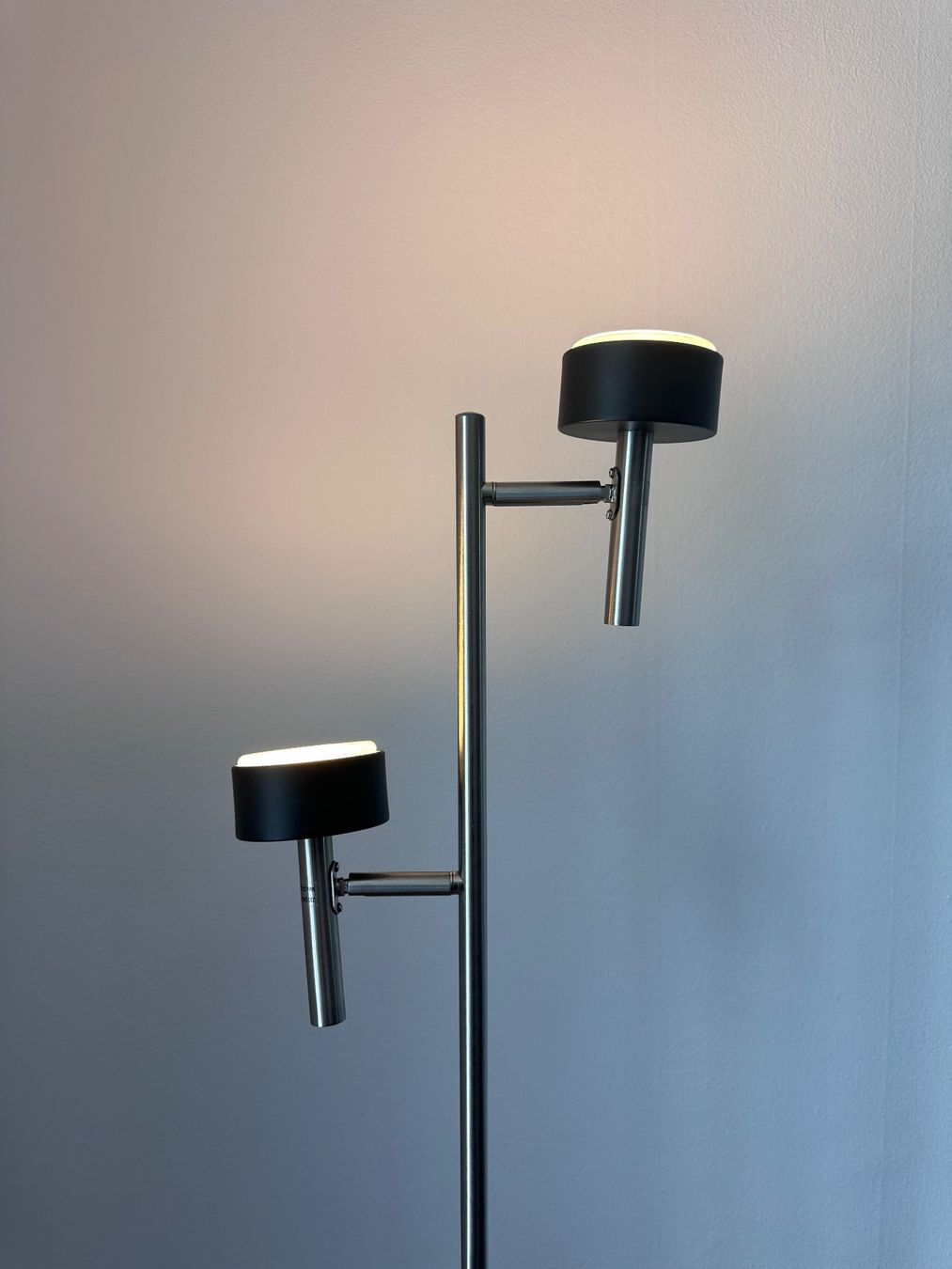 Lampade: Lampe sur pied design à deux spots orientables – Usato da Lausanne venduto da jul_v9ht 6