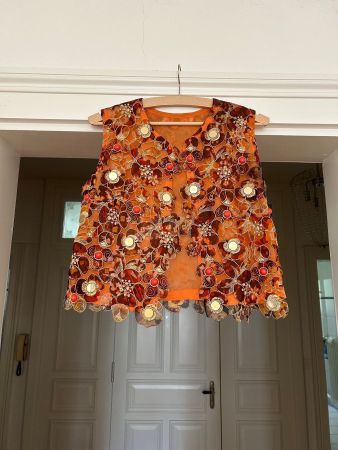 Buntes Gilet aus den 70er Jahren