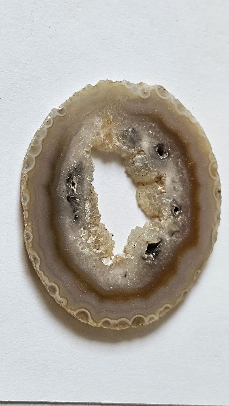 Minéraux & Lithothérapie: Oval Agate Slice with Quartz Druzy Centre – D'occasion à St-Légier-Chiésaz par nig_dk7p 1